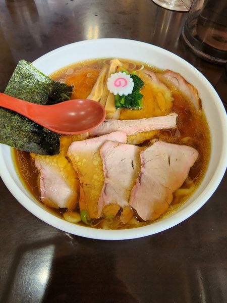 「焼豚ワンタン麺 ラーメン少なめ　あぶら増し　生玉子 魂の中華そば」@とら食堂 松戸分店の写真