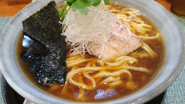 「醤油らーめん、大盛り」@らーめん 梶原の写真