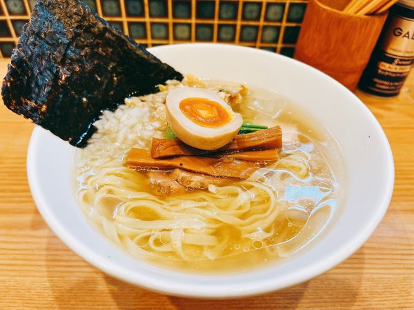 「あさりの冷たい塩中華そば」@ほっこり中華そば もつけの写真