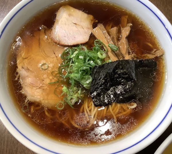 「醤油らぁめん」@らぁ麺 すぎ本の写真