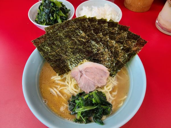 「ラーメン+海苔+ホウレン草トリプル」@横浜ラーメン 武蔵家 大井町店の写真