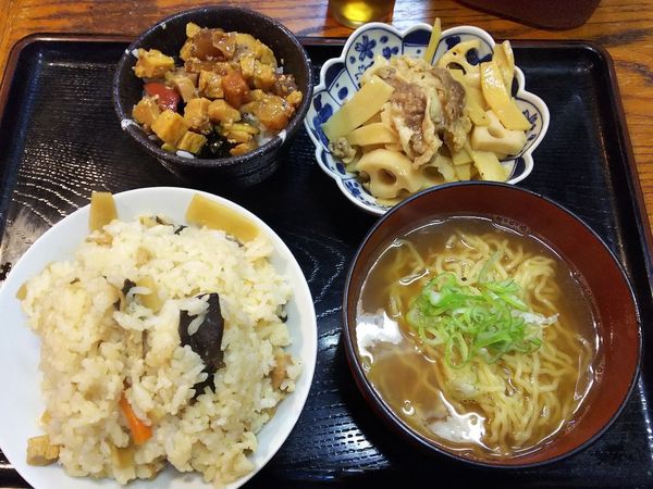 「日替わりランチ（五目ご飯・ミニラーメン＋2品）500円」@お食事処 鶴亀の写真