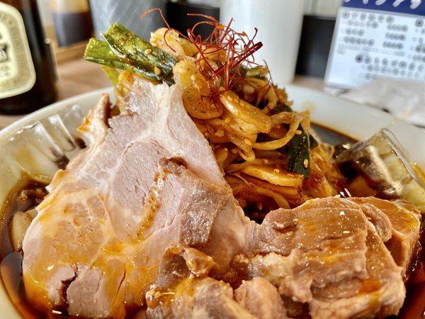 「サッポロ赤星 → スタミナ冷やしらーめん 肉増し ナムル増し」@くじら食堂 nonowa東小金井店の写真
