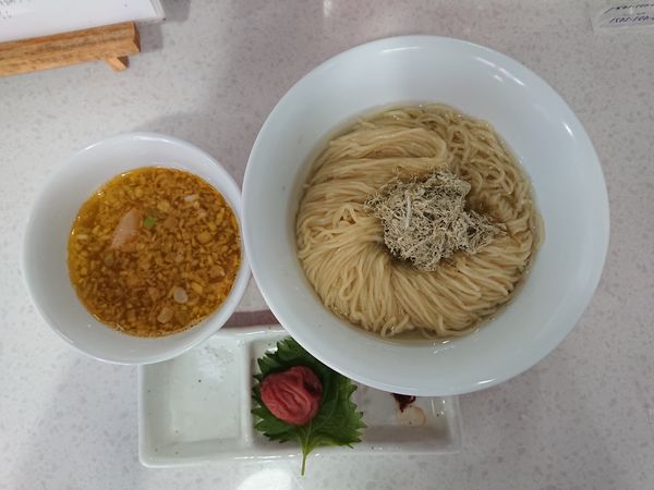 「【限定】紀州南高梅をつぶしながら食べる昆布水塩つけ麺」@ラーメン星印の写真