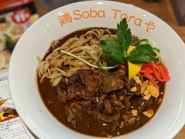 「八丁味噌と赤ワインの牛すじサルベージまぜsoba」@鶏Soba Toraやの写真