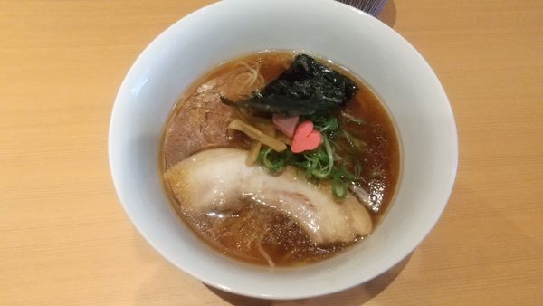 「醤油らぁ麺1100円」@らぁ麺 恋泥棒の写真