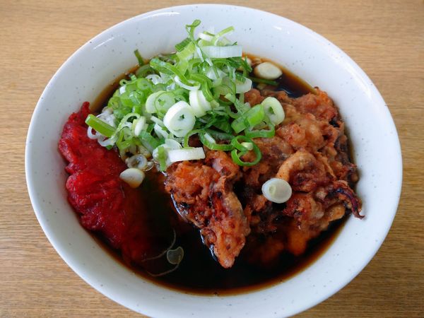 「太蕎麦＋Ｊゲソ天＋紅ショ天ハーフ（300＋170＋70）」@一由そば 日暮里店の写真