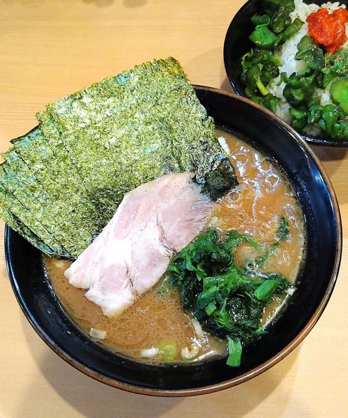 「ラーメン 650円＋海苔 50円」@横浜家系らーめん 武道家 賢斗の写真
