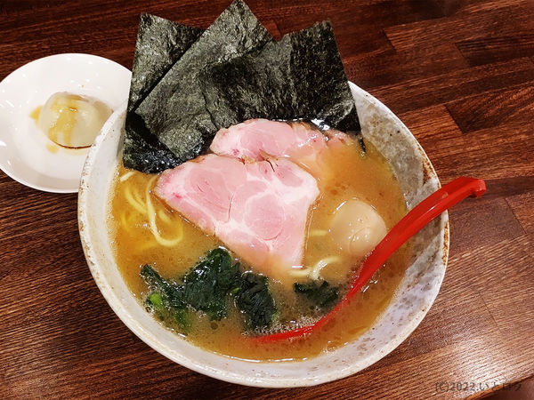 「ラーメン梅（+味玉）」@豚骨醤油ラーメン 睦び家の写真