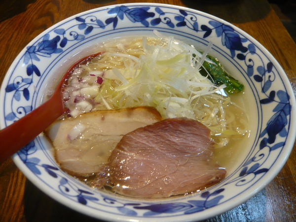 「貝出汁　塩らぁ麺（+白髪ねぎ）」@貝出汁らぁ麺 虎武の写真