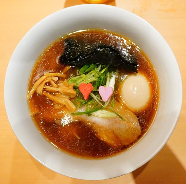 「味玉醤油らぁ麺＋生ビール」@らぁ麺 恋泥棒の写真