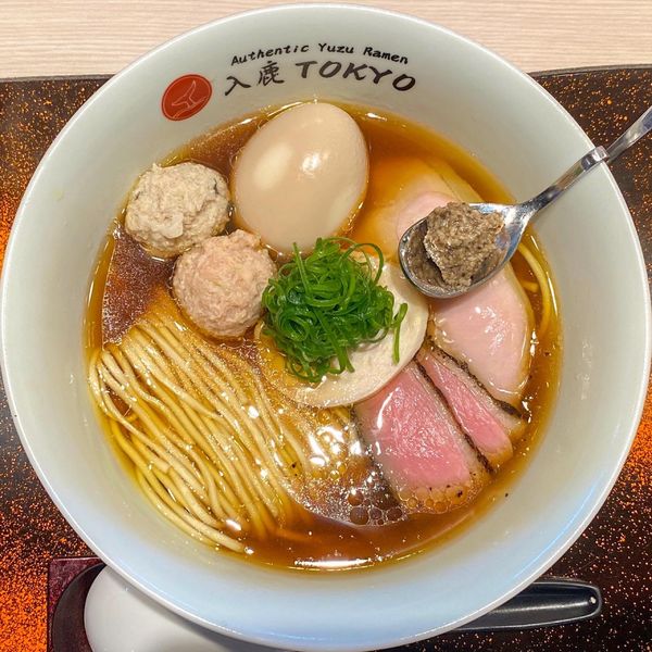 「ポルチーニ醤油らぁ麺 ¥1,100 特製トッピング ¥400」@入鹿TOKYOの写真