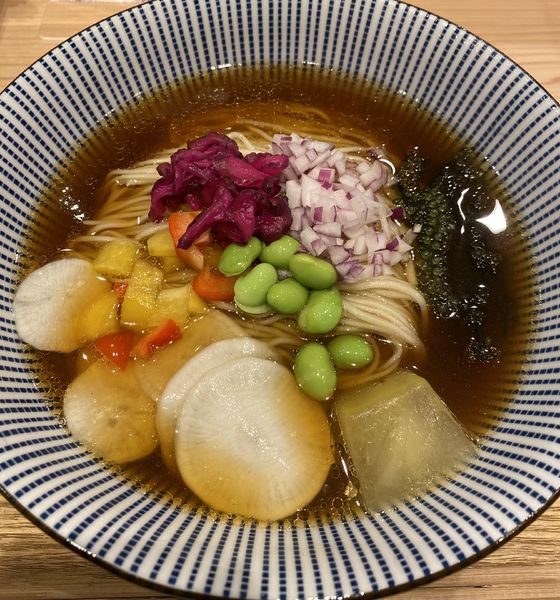 「【限定】お漬物や旬野菜と中華蕎麦の冷やしたん　１０００円」@中華蕎麦 時雨の写真