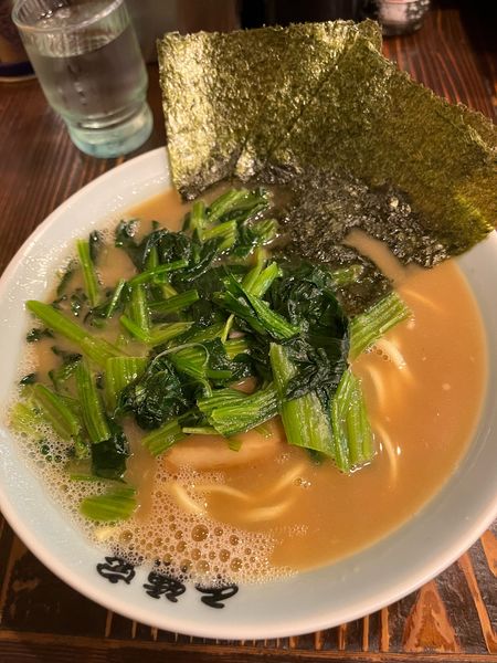 「ラーメンほうれん草増し、硬め濃いめ」@横濱家系らーめん 千種家の写真