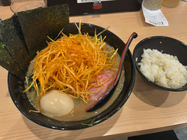 「ネギラーメン+味玉」@極濃家系ラーメン 歩輝勇 センター北店の写真