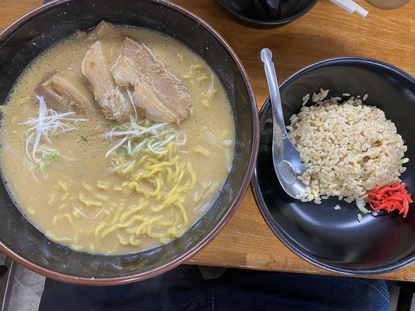 「角煮麺 信州コク味噌+炒飯 1100+400」@らーめん信玄 南6条店の写真