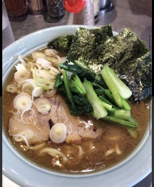 「ラーメン中盛850円　かためおおめ」@とんこつラーメン 藤参の写真