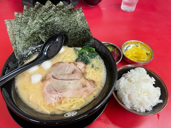 「ラーメン + うずら + 海苔 + 坂内ライス」@横浜家系ラーメン 昭島大和家の写真