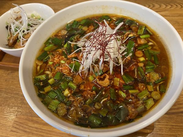 「にらそば（汁あり）＋ミニチャーシュー丼」@NOODLE BOWL MAZEの写真