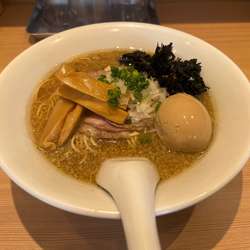 背脂煮干しらぁめん