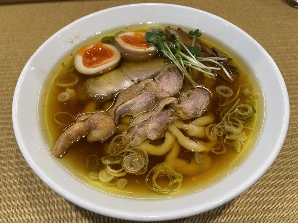「親鶏中華そば＋大盛り（極太麺 硬め）＋自家製煮卵」@手打 親鶏中華そば 綾川の写真