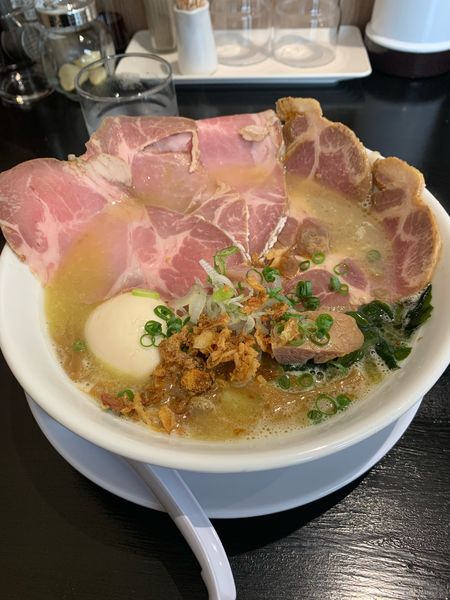 「地鶏白湯特製しおラーメン(全部のせ)太麺」@地鶏白湯専門店 めん鶏の写真