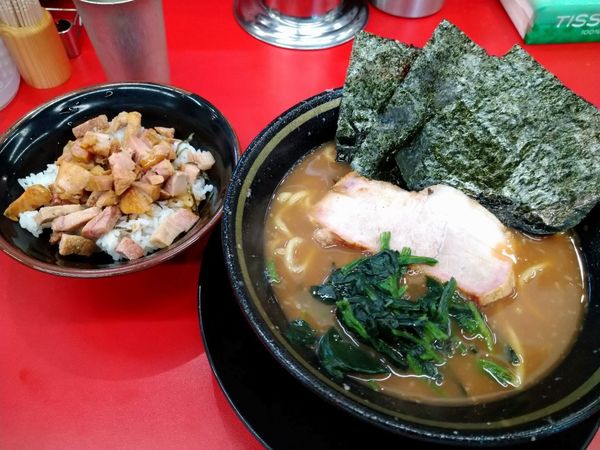 「ラーメン＋半チャーシューまぶし」@IEKEI_TOKYO 王道家直系の写真