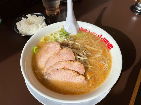 「白味噌チャーシュー麺」@味噌ラーメン山岡家 苫小牧店の写真