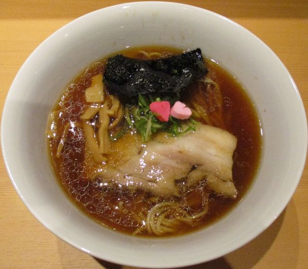 「醤油らぁ麺　1100円」@らぁ麺 恋泥棒の写真