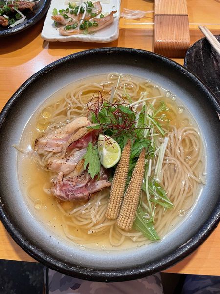 「スダチと阿波尾鶏のタタキ冷やし」@醤油と貝と麺そして人と夢の写真