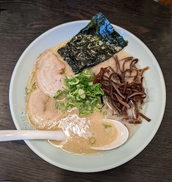 「ラーメン(かため)　650円」@博多濃麻呂 二子玉川店の写真