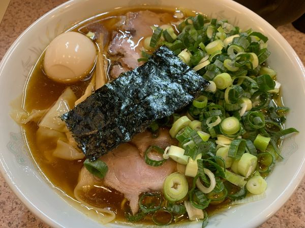 「醤油チャーシューワンタン大盛り＋味玉＋九条ネギ」@ラー麺専門店 こしがやの写真