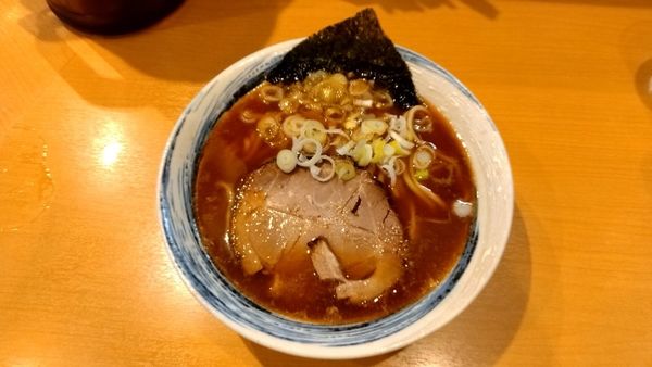 「あっさり醤油ラーメン_750円」@阿佐谷らーめん酒房 萬の写真