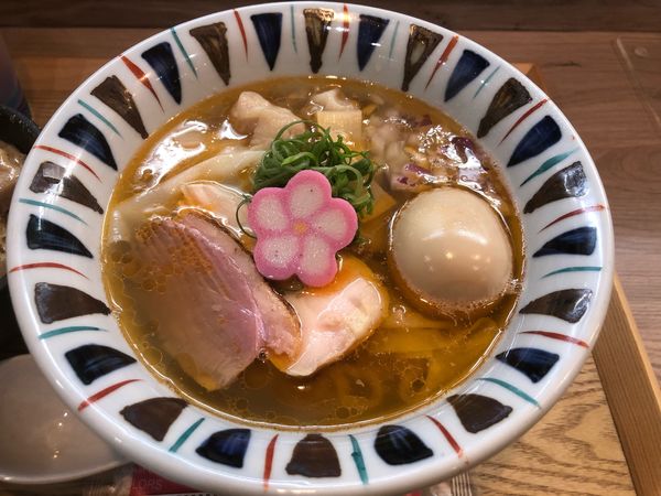 「淡麗わんたんえびそば汐＋味玉」@えびそば 緋彩の写真