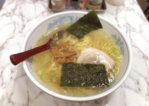 「塩らーめん(550円)」@らーめん ほうらいの写真