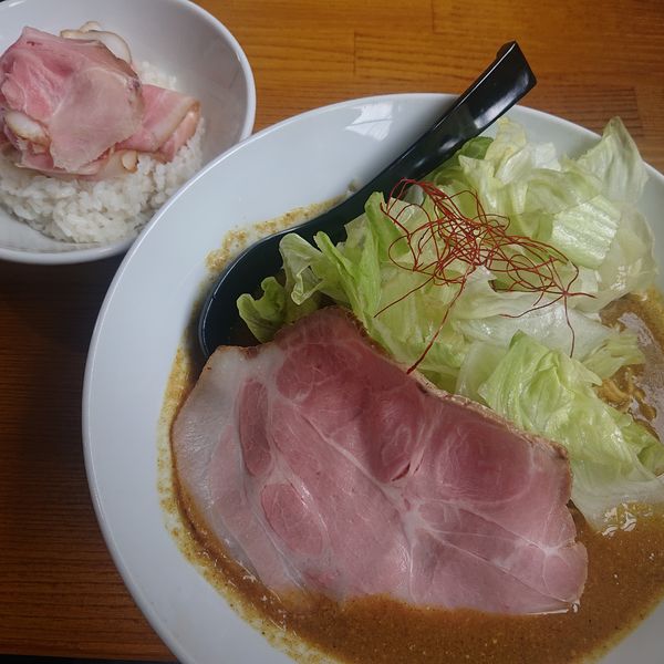 「カレーとろみ節味噌麺1100円、端っこローストポークミニ丼」@行雲流水の写真