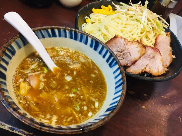 「つけ麺らいおんチャーシュー(大)【1450円】」@らいおん 府中本店の写真