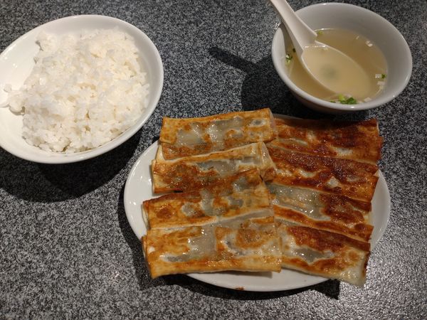 「ぱりぱり餃子（定食）　８４０円」@天鴻餃子房 大手町店の写真