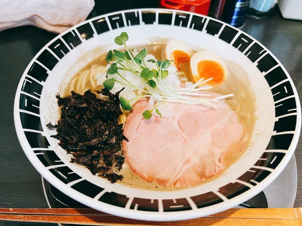「セメント煮干しそば」@つけ麺 中華そば アンタイNOODLESの写真