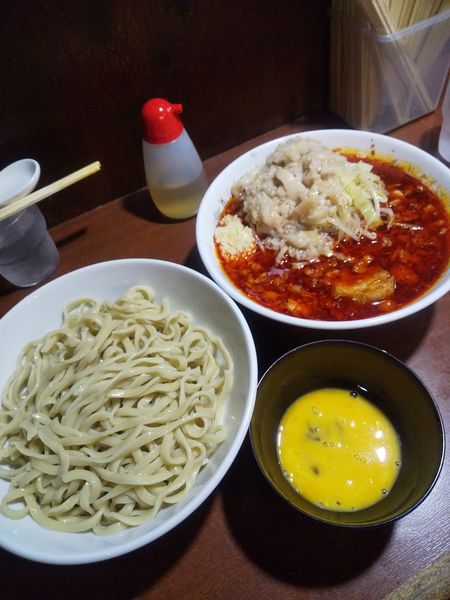 「辛麺つけ麺1020円(麺少なめ)生卵50円」@D麺の写真
