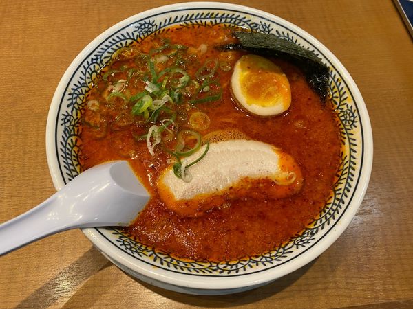 「赤醤油とんこつ クーポンで50円引き709円」@丸源ラーメン 本郷台店の写真