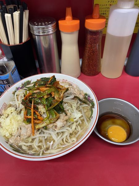 「小ラーメン　ニラキムチ　生卵」@ラーメン二郎 湘南藤沢店の写真