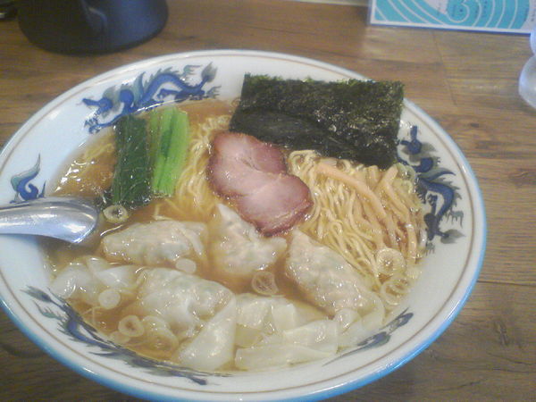 「ワンタン麺880円」@松波ラーメン店の写真