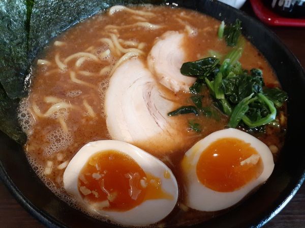 「黒ニンニクマー油ラーメン(中)+味玉」@らーめん 青木商店の写真