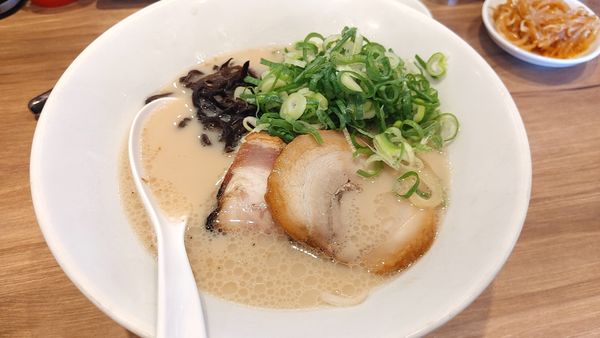 「白丸元味　ネギトッピング」@一風堂 松本店の写真