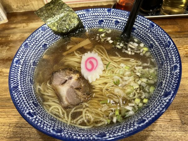 「ラーメン（530円）、電気ブラン（450円）」@甲州屋の写真