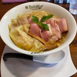 わんたん入りチャーシュー麺鶏と水 塩