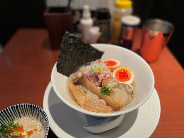 「【限定】冷やしらぁ麺（真昆布水×陸奥湾産帆立出汁）¥1300」@酒肴場 屯の写真