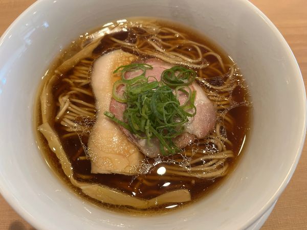 「醤油らぁ麺」@らぁ麺 はやし田 国立店の写真