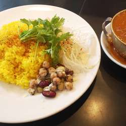 赤い鶏カレー・ごはん大盛